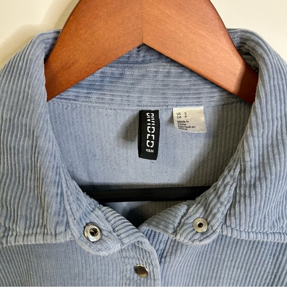 H&M - Divided | Corduroy Button Down Shacket | Baby Blue | Size Small - Picture 3 of 7